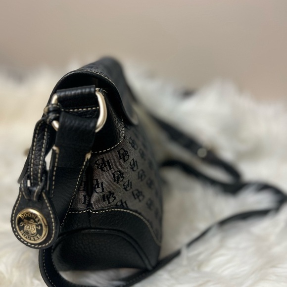Dooney &Bourke Elegant Black Patterned Crossbody Bag - Picture 4 of 13